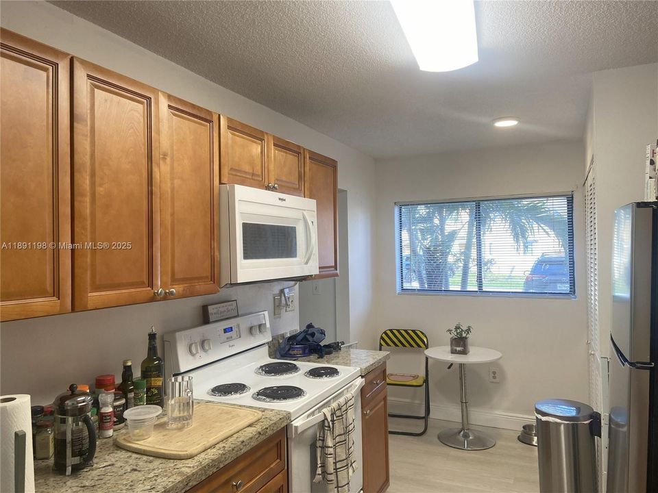 Active With Contract: $2,500 (3 beds, 2 baths, 1113 Square Feet)