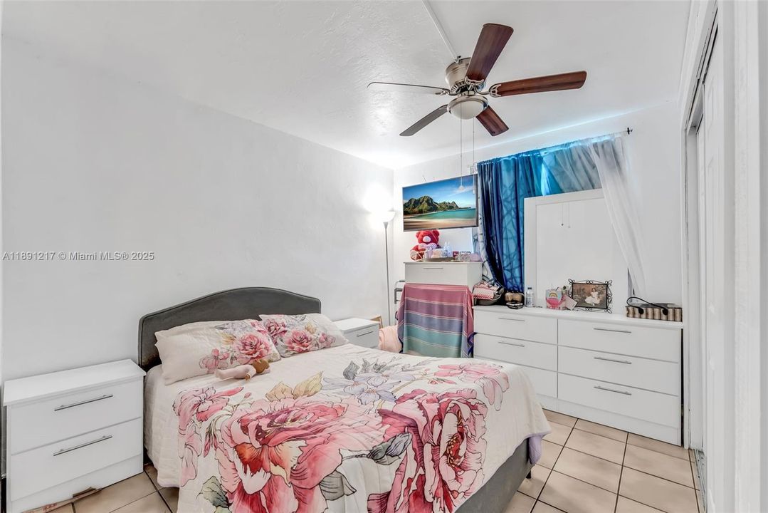 For Sale: $240,000 (2 beds, 1 baths, 802 Square Feet)