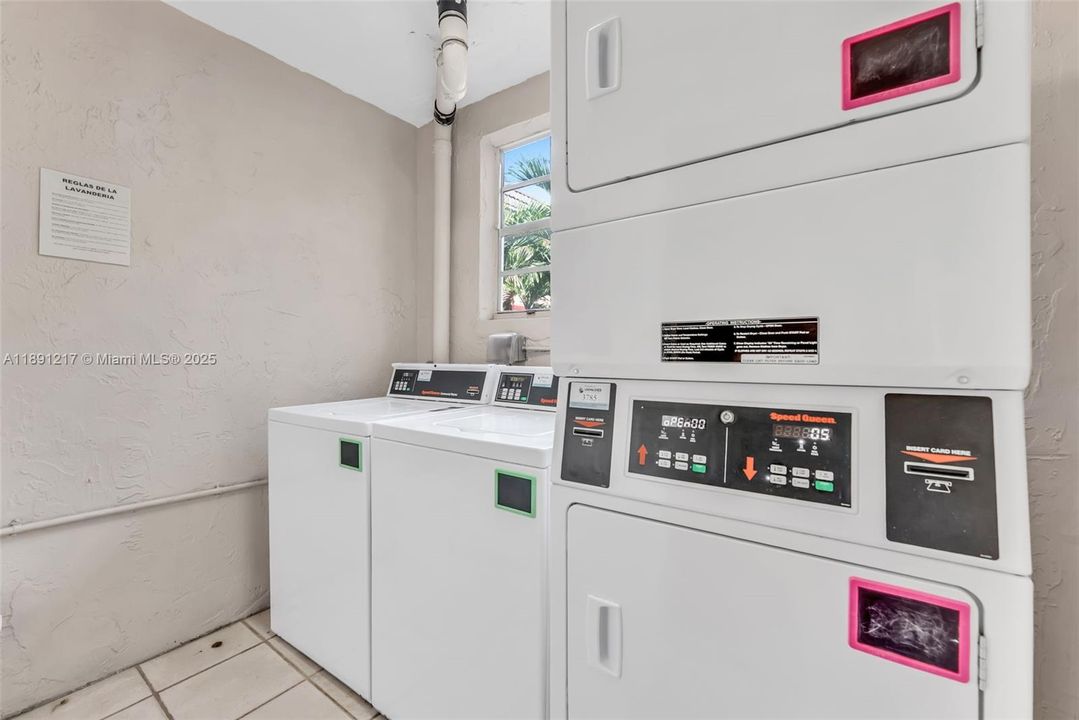 For Sale: $240,000 (2 beds, 1 baths, 802 Square Feet)