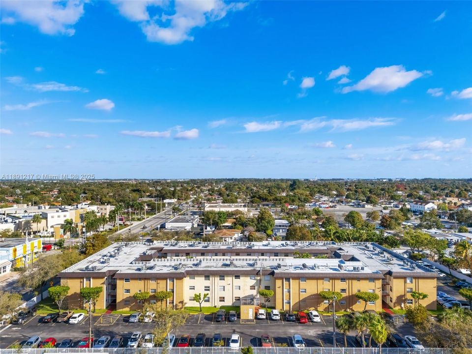 For Sale: $240,000 (2 beds, 1 baths, 802 Square Feet)