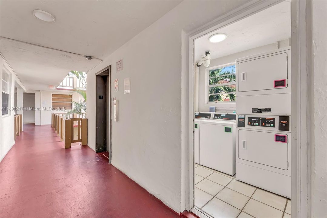For Sale: $240,000 (2 beds, 1 baths, 802 Square Feet)