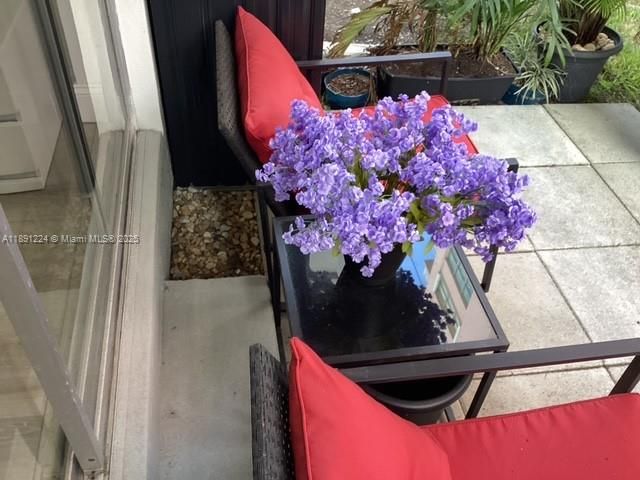 На продажу: $195,000 (1 спален, 1 ванн, 750 Квадратных фут)