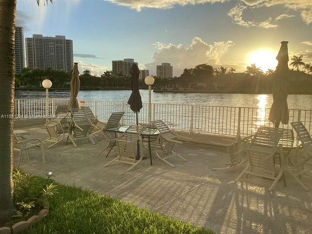 На продажу: $195,000 (1 спален, 1 ванн, 750 Квадратных фут)