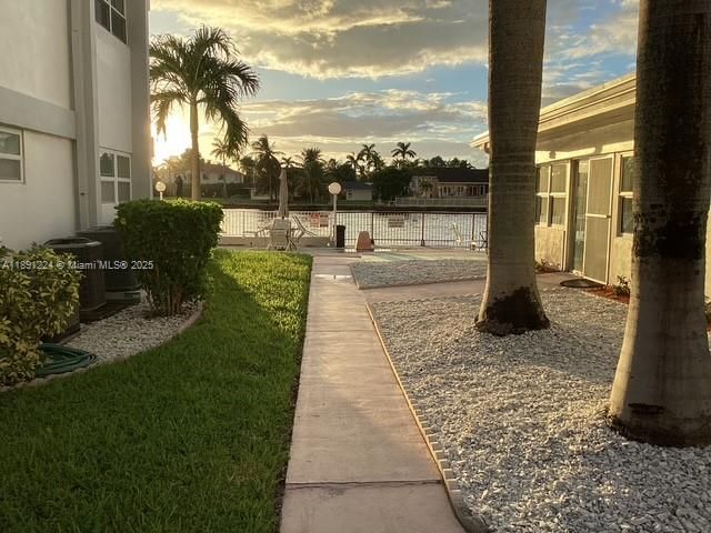 На продажу: $195,000 (1 спален, 1 ванн, 750 Квадратных фут)