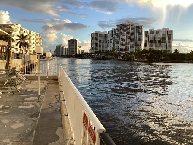 На продажу: $195,000 (1 спален, 1 ванн, 750 Квадратных фут)