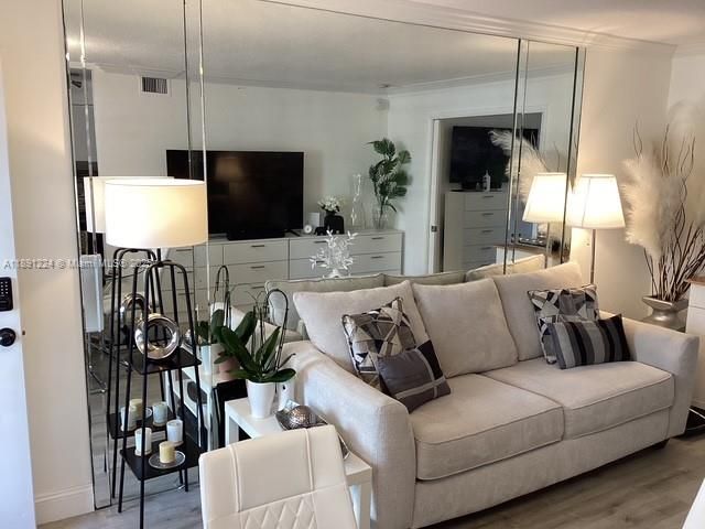 На продажу: $195,000 (1 спален, 1 ванн, 750 Квадратных фут)