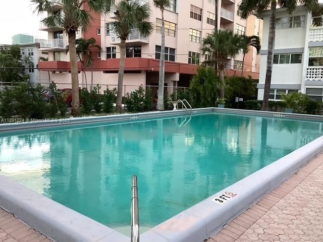 На продажу: $195,000 (1 спален, 1 ванн, 750 Квадратных фут)