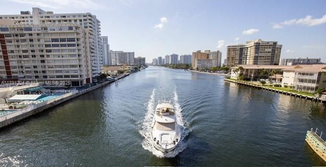 На продажу: $195,000 (1 спален, 1 ванн, 750 Квадратных фут)