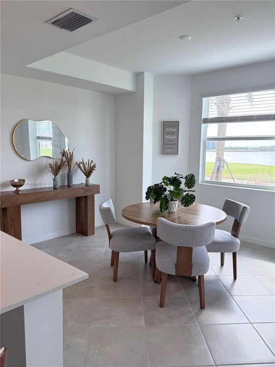 待售: $275,000 (2 贝兹, 2 浴室, 0 平方英尺)