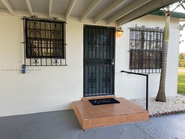 Recently Sold: $550,000 (3 beds, 1 baths, 1066 Square Feet)