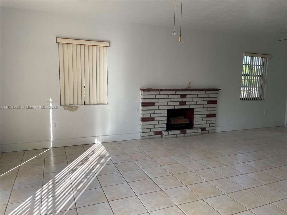 Recently Sold: $550,000 (3 beds, 1 baths, 1066 Square Feet)