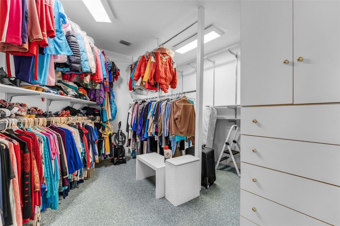 Recently Sold: $1,750,000 (2 beds, 2 baths, 3357 Square Feet)