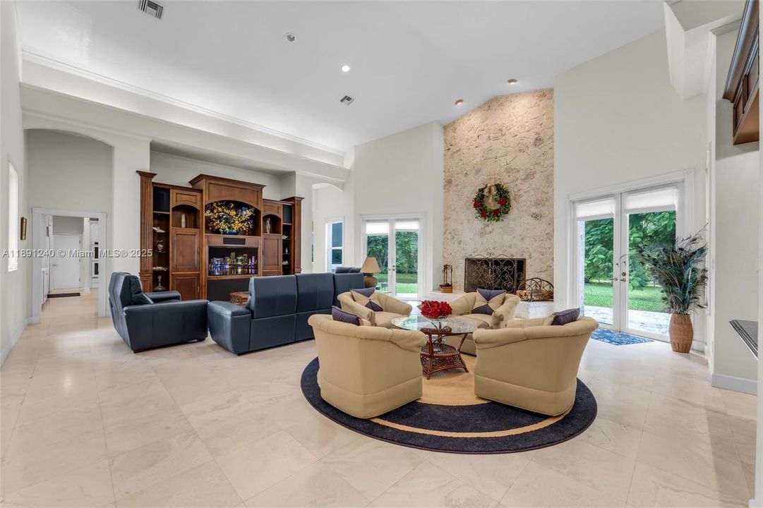 Recently Sold: $1,750,000 (2 beds, 2 baths, 3357 Square Feet)