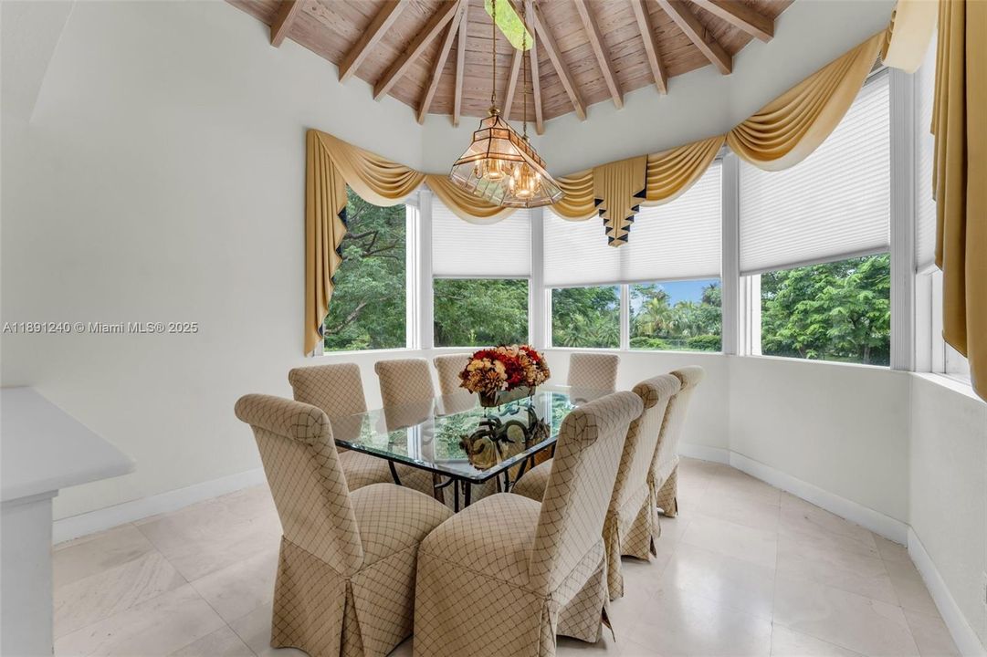 Recently Sold: $1,750,000 (2 beds, 2 baths, 3357 Square Feet)