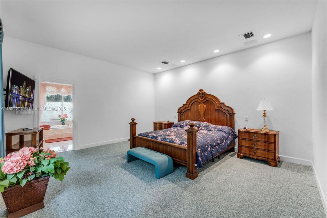 Recently Sold: $1,750,000 (2 beds, 2 baths, 3357 Square Feet)