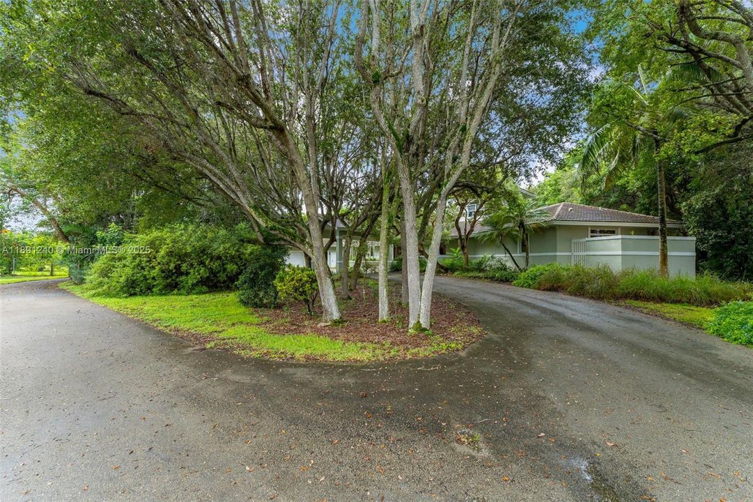 Recently Sold: $1,750,000 (2 beds, 2 baths, 3357 Square Feet)