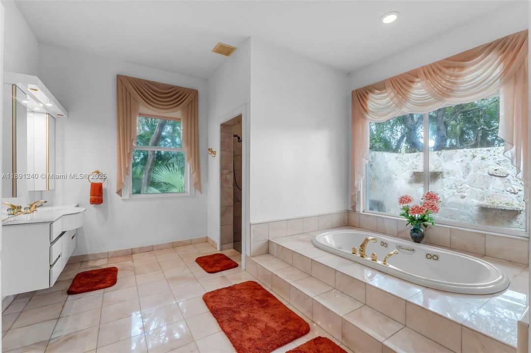 Recently Sold: $1,750,000 (2 beds, 2 baths, 3357 Square Feet)