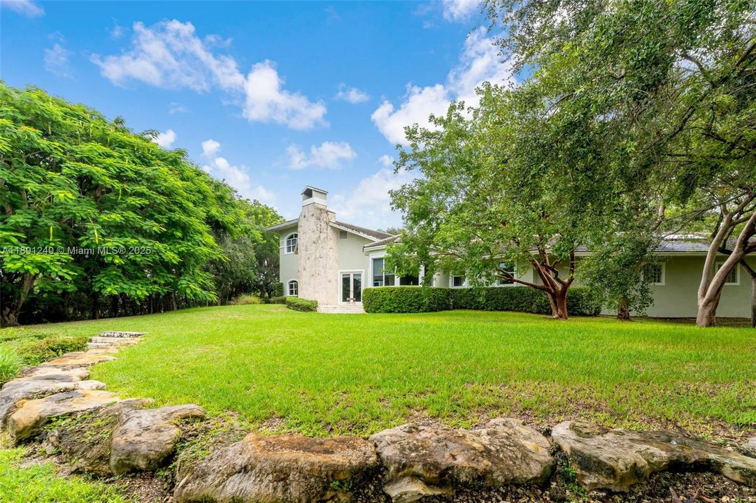 Recently Sold: $1,750,000 (2 beds, 2 baths, 3357 Square Feet)