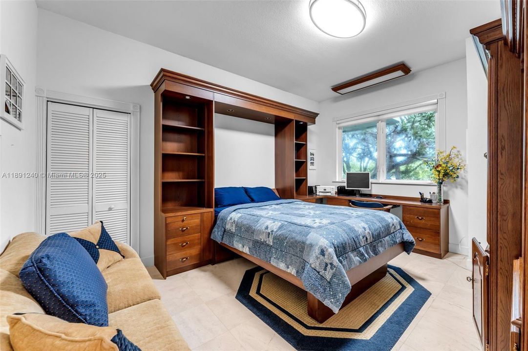 Recently Sold: $1,750,000 (2 beds, 2 baths, 3357 Square Feet)