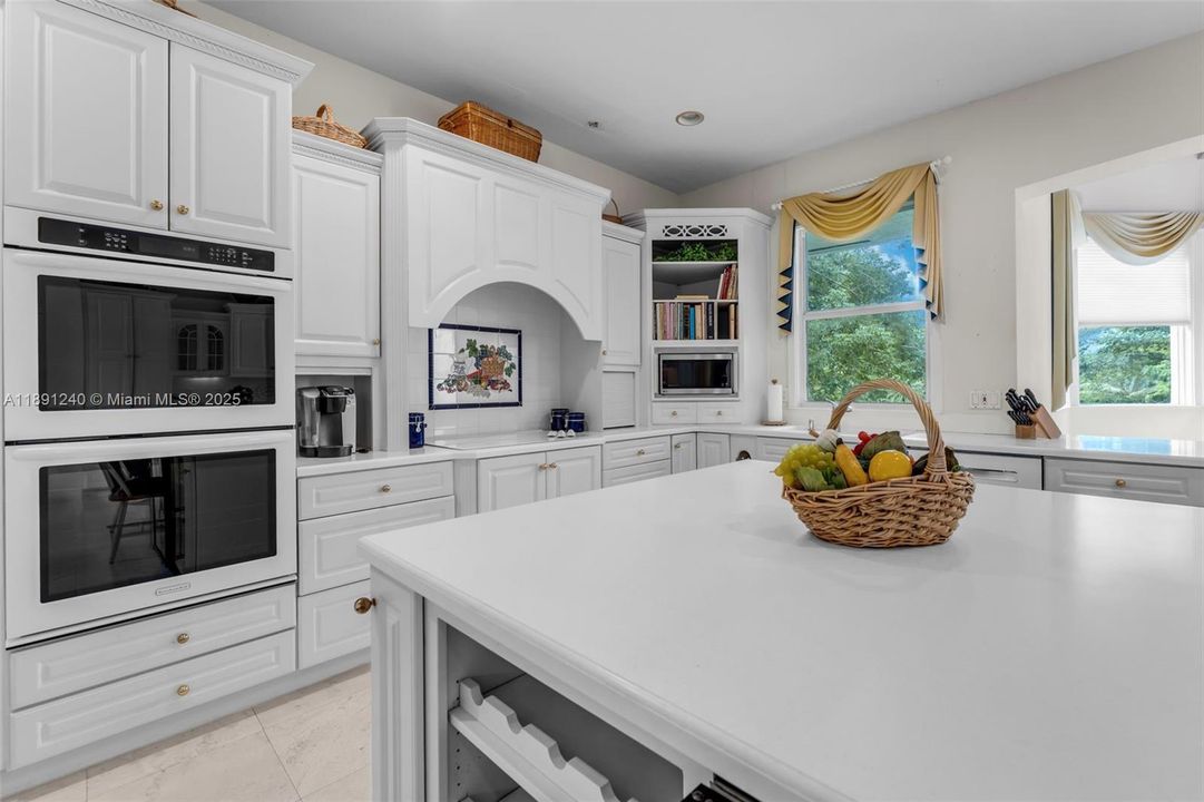 Recently Sold: $1,750,000 (2 beds, 2 baths, 3357 Square Feet)
