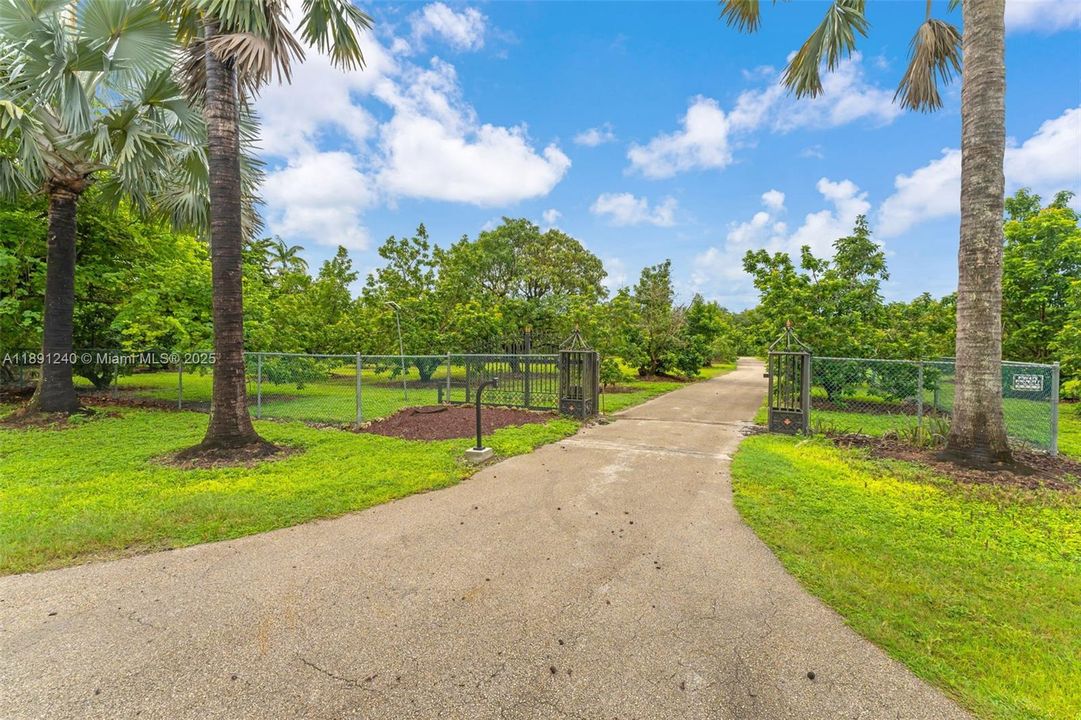 Recently Sold: $1,750,000 (2 beds, 2 baths, 3357 Square Feet)