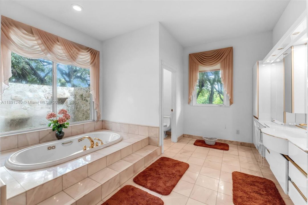 Recently Sold: $1,750,000 (2 beds, 2 baths, 3357 Square Feet)