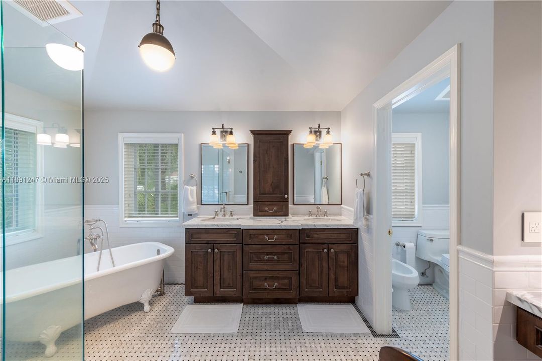 For Sale: $6,750,000 (6 beds, 5 baths, 4906 Square Feet)