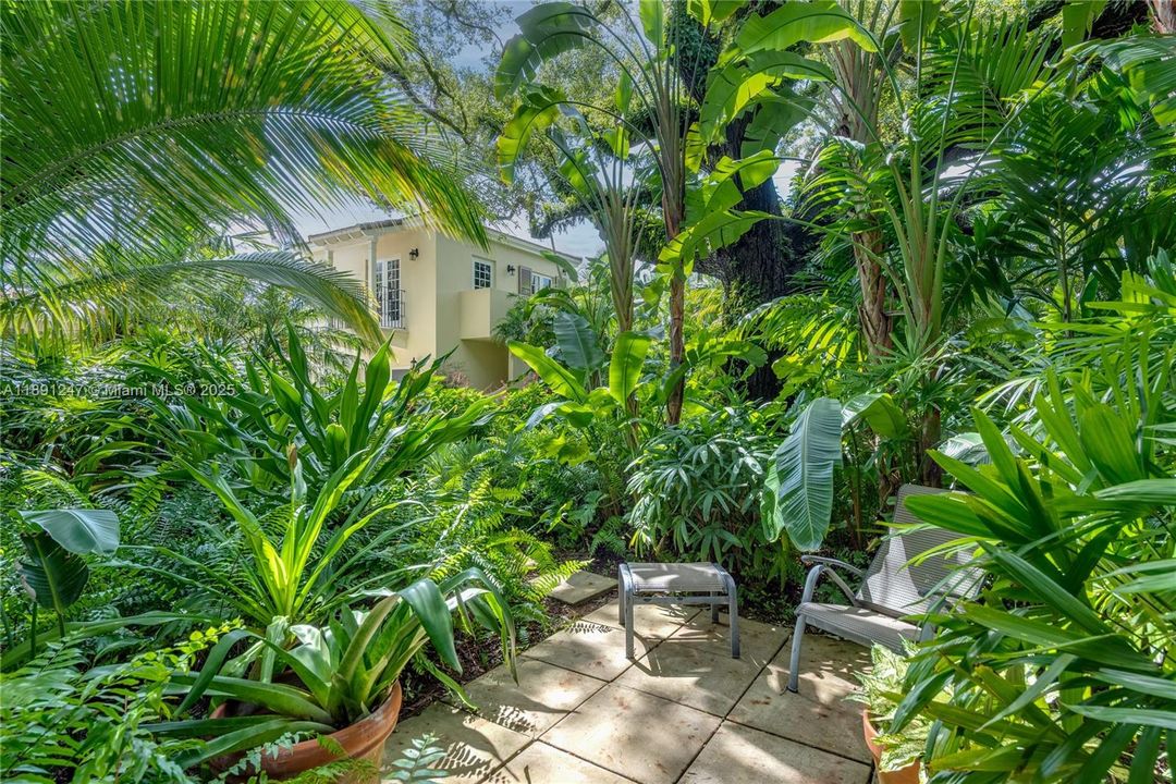 For Sale: $6,750,000 (6 beds, 5 baths, 4906 Square Feet)