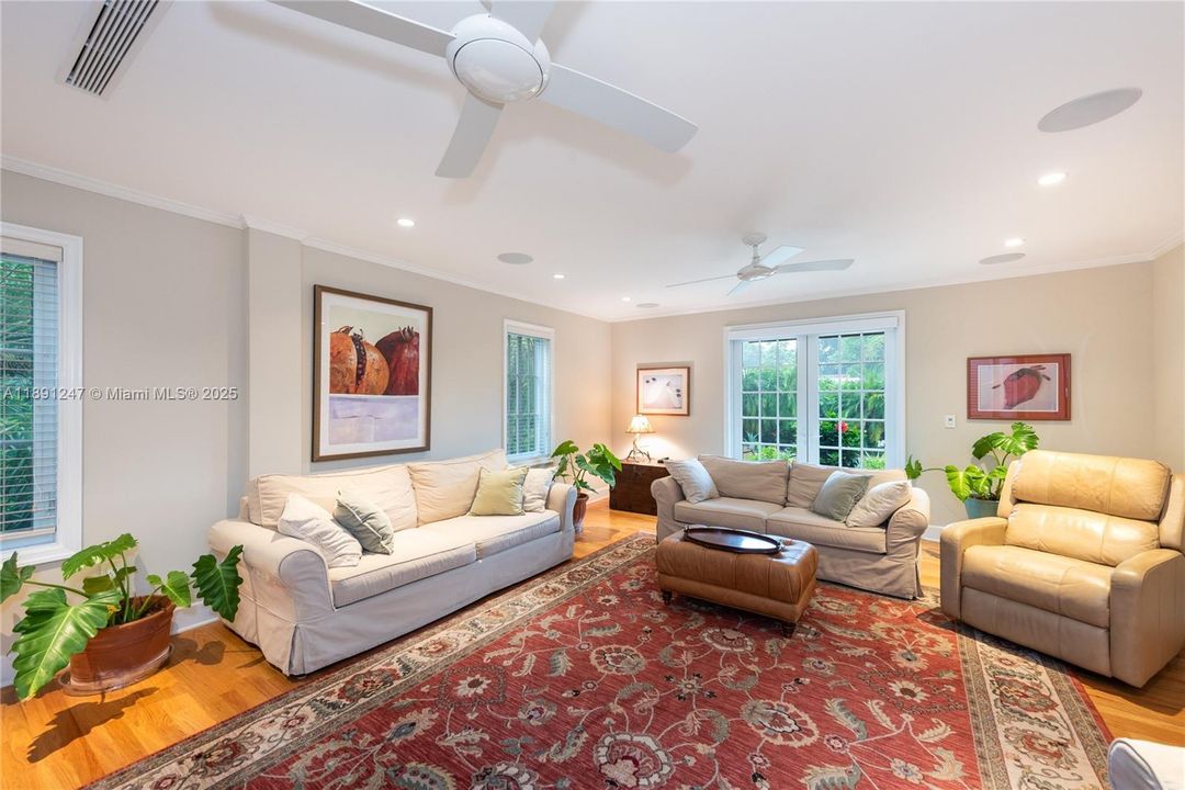 For Sale: $6,750,000 (6 beds, 5 baths, 4906 Square Feet)