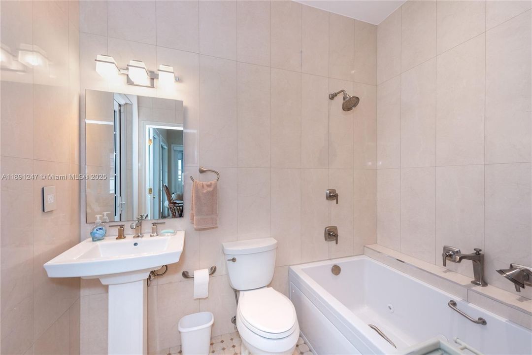 For Sale: $6,750,000 (6 beds, 5 baths, 4906 Square Feet)