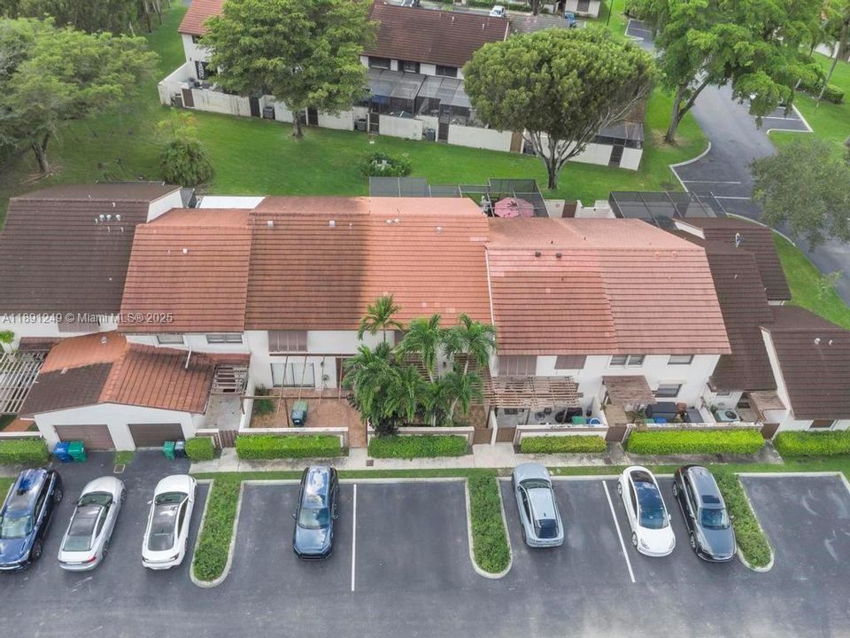 Под контрактом: $565,000 (3 спален, 2 ванн, 1780 Квадратных фут)