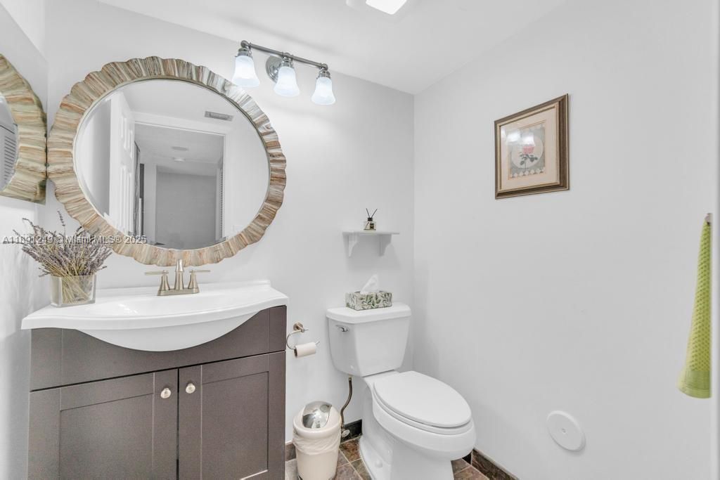 Под контрактом: $565,000 (3 спален, 2 ванн, 1780 Квадратных фут)