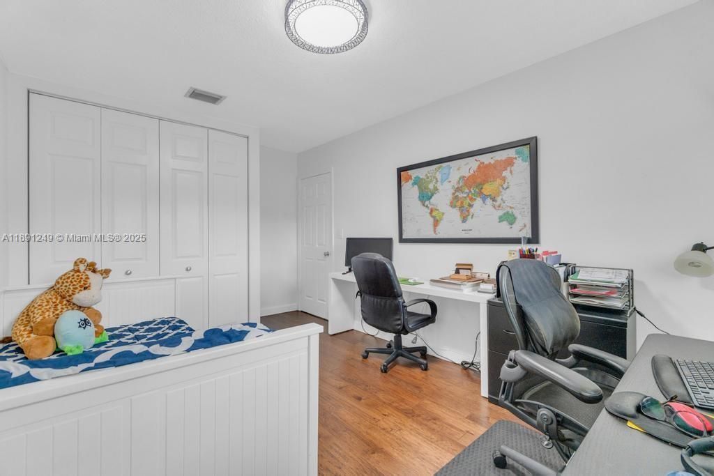 Под контрактом: $565,000 (3 спален, 2 ванн, 1780 Квадратных фут)