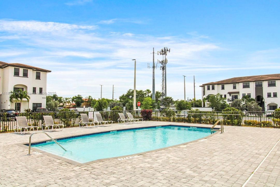 En Venta: $420,000 (3 camas, 2 baños, 1481 Pies cuadrados)