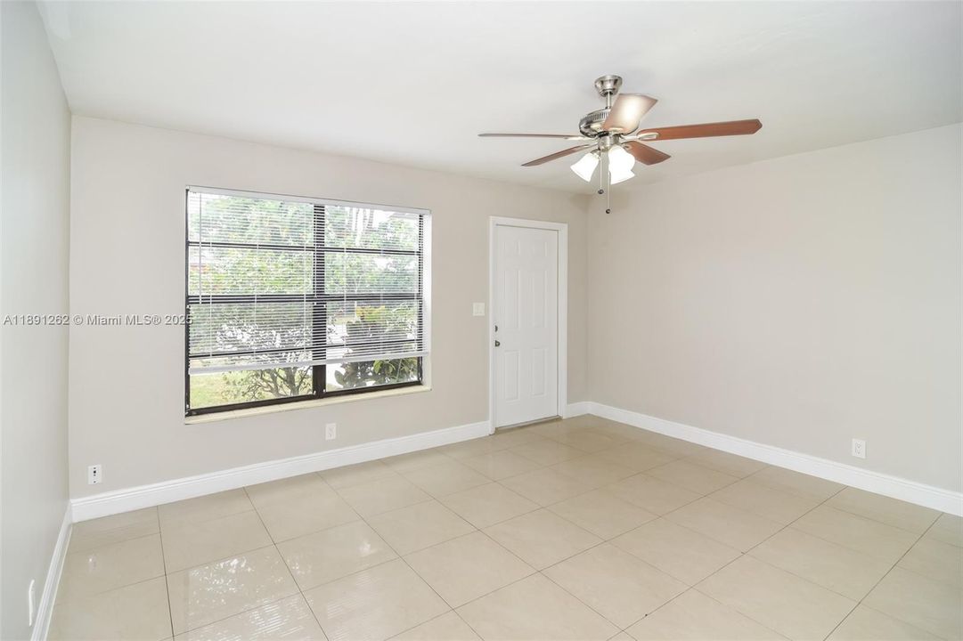 最近租的: $2,305 (3 贝兹, 2 浴室, 1252 平方英尺)