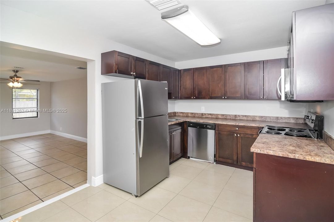 最近租的: $2,305 (3 贝兹, 2 浴室, 1252 平方英尺)