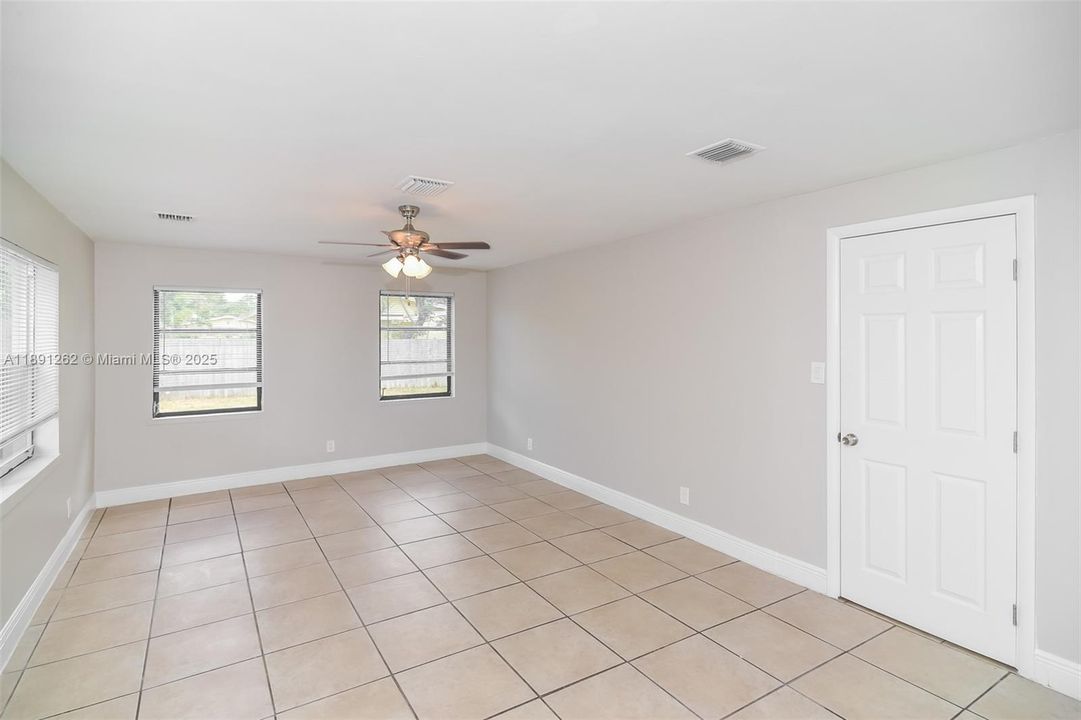 最近租的: $2,305 (3 贝兹, 2 浴室, 1252 平方英尺)