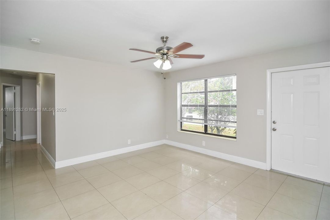 最近租的: $2,305 (3 贝兹, 2 浴室, 1252 平方英尺)