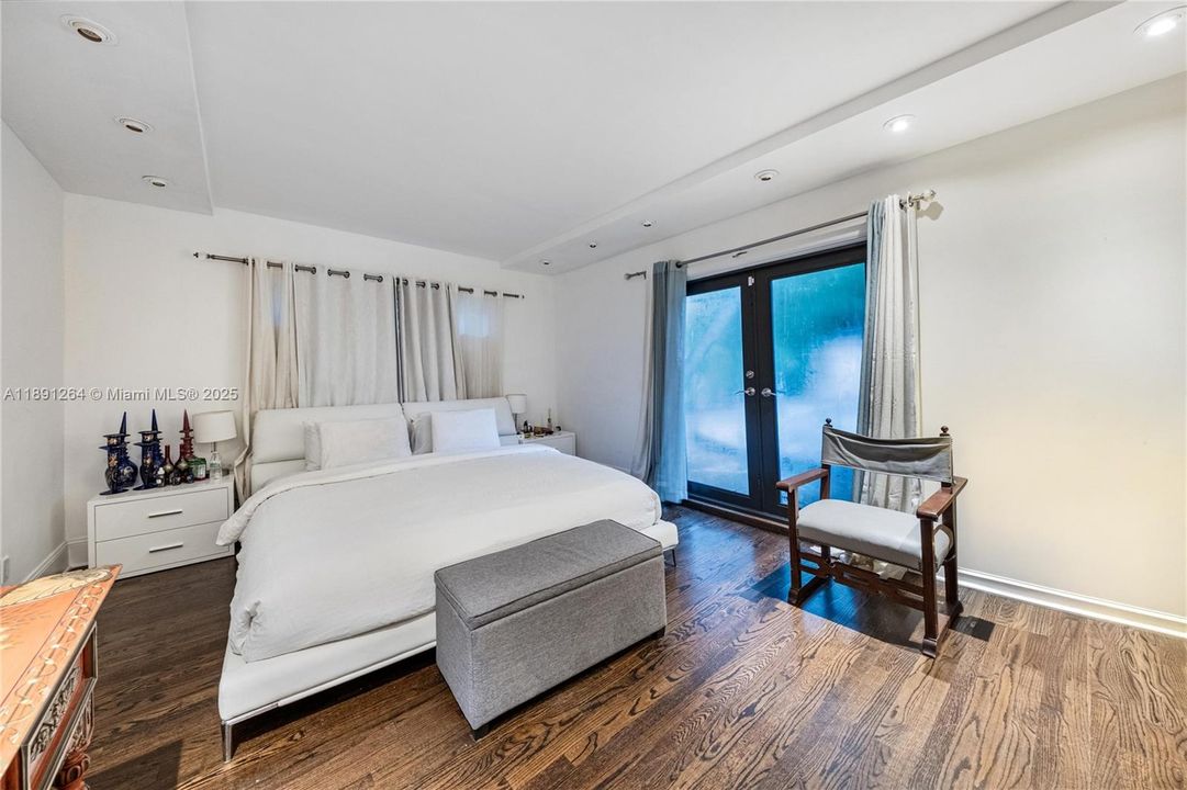 Active With Contract: $2,595,000 (3 beds, 3 baths, 2120 Square Feet)