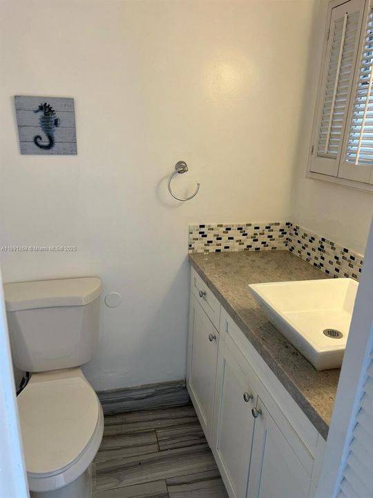 Под контрактом: $2,000 (1 спален, 1 ванн, 850 Квадратных фут)