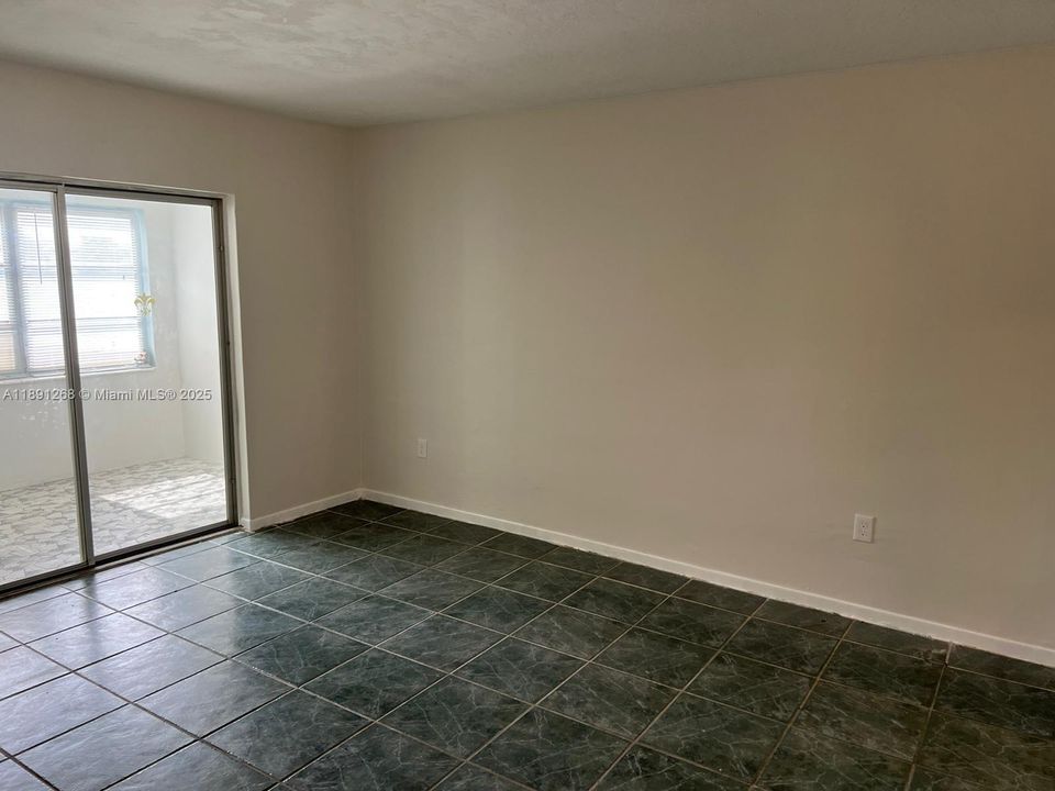 Под контрактом: $2,000 (1 спален, 1 ванн, 850 Квадратных фут)