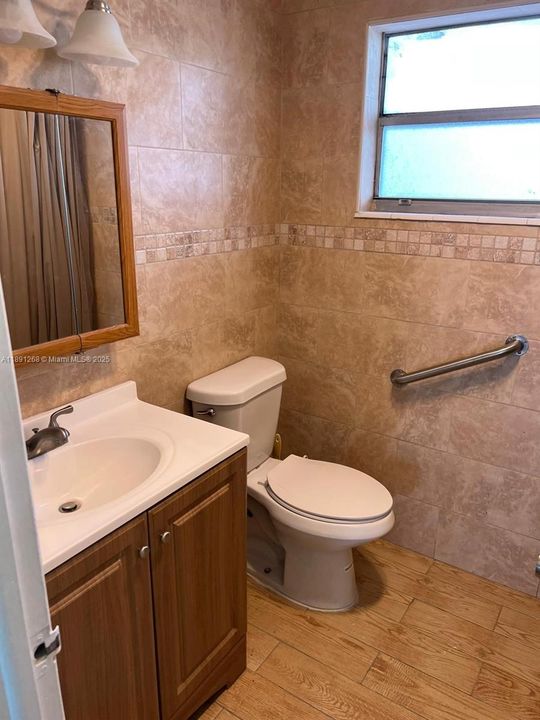 Под контрактом: $2,000 (1 спален, 1 ванн, 850 Квадратных фут)