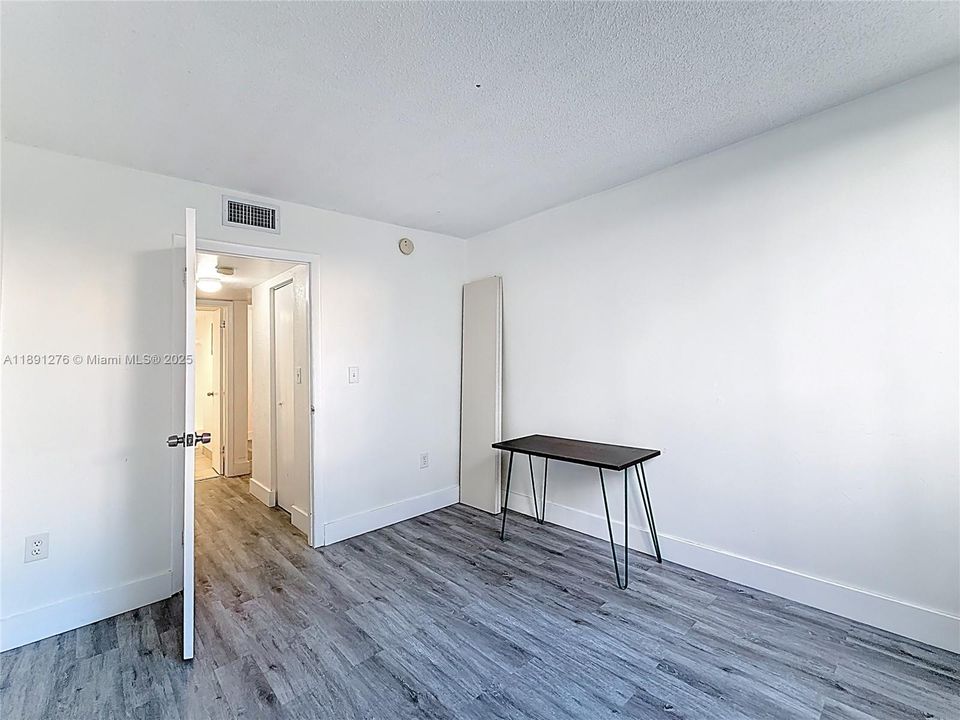 For Sale: $166,000 (2 beds, 2 baths, 1050 Square Feet)