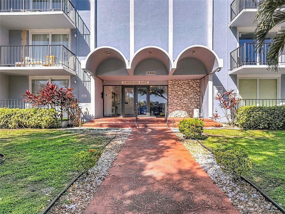For Sale: $166,000 (2 beds, 2 baths, 1050 Square Feet)