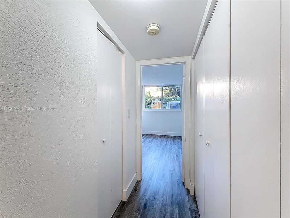 For Sale: $166,000 (2 beds, 2 baths, 1050 Square Feet)