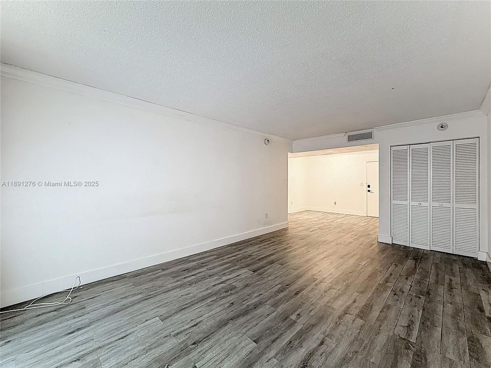 For Sale: $166,000 (2 beds, 2 baths, 1050 Square Feet)