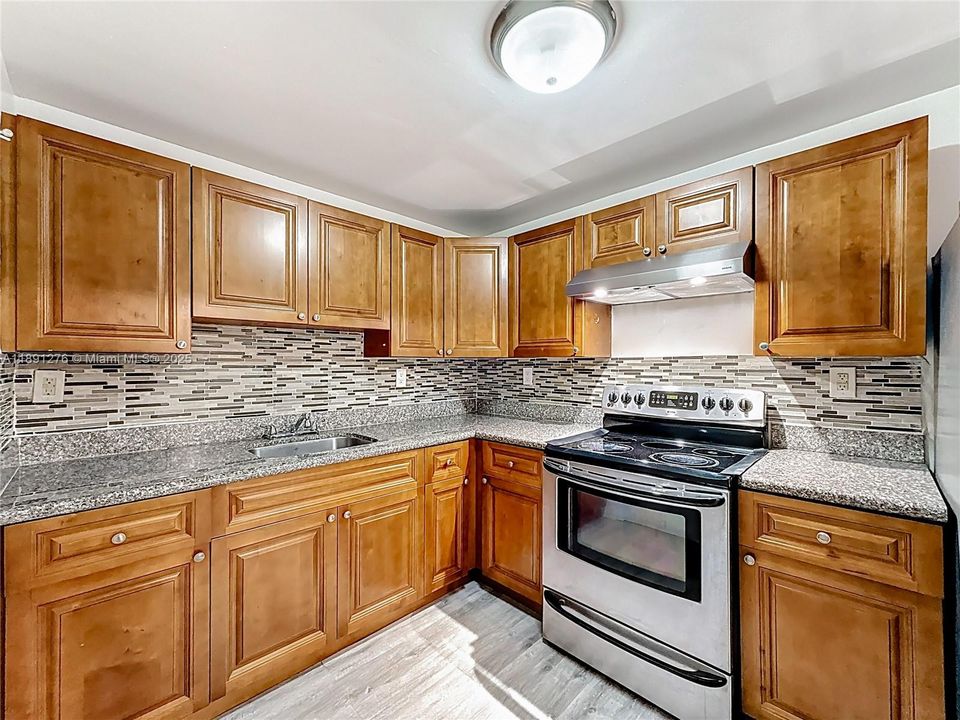 For Sale: $166,000 (2 beds, 2 baths, 1050 Square Feet)