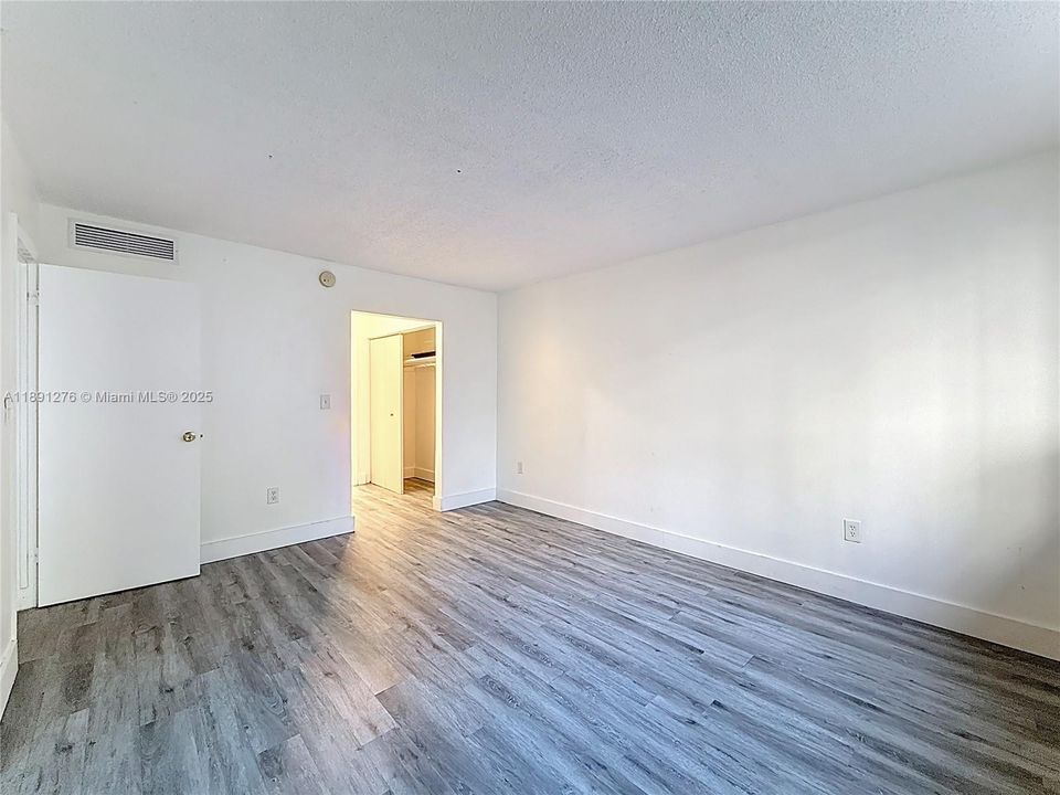 For Sale: $166,000 (2 beds, 2 baths, 1050 Square Feet)