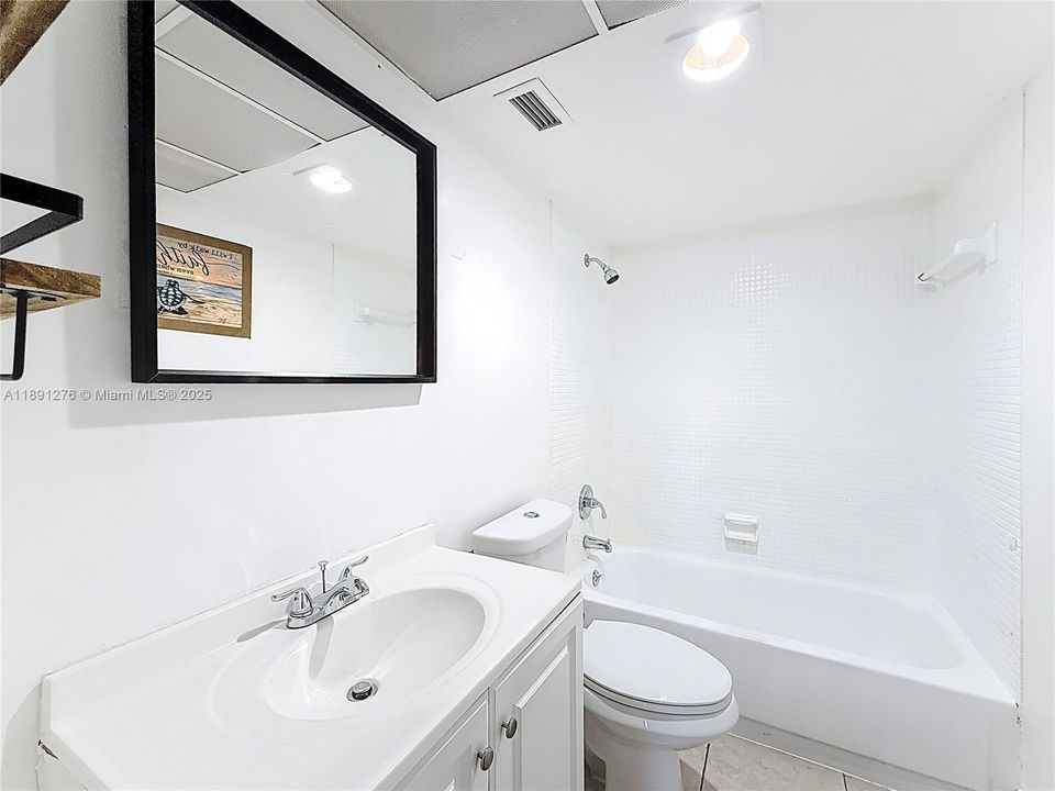 For Sale: $166,000 (2 beds, 2 baths, 1050 Square Feet)
