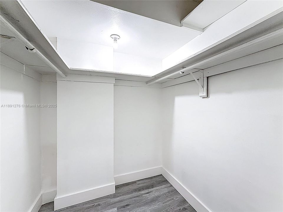 For Sale: $166,000 (2 beds, 2 baths, 1050 Square Feet)